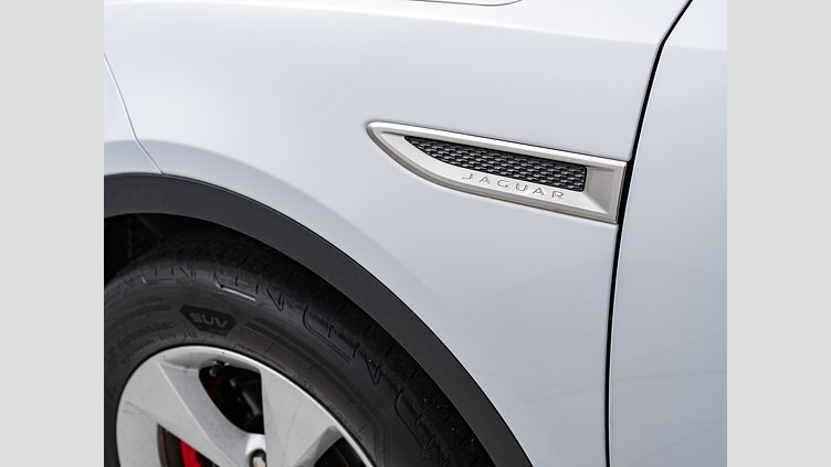 2019 認定中古車 Jaguar E-Pace ユーロンホワイト D180 オートマチック全輪駆動 R-DYNAMIC