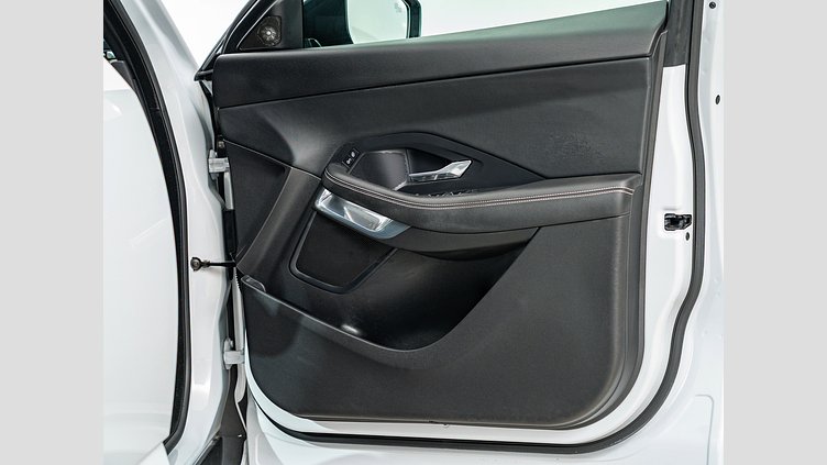 2019 認定中古車 Jaguar E-Pace ユーロンホワイト D180 オートマチック全輪駆動 R-DYNAMIC