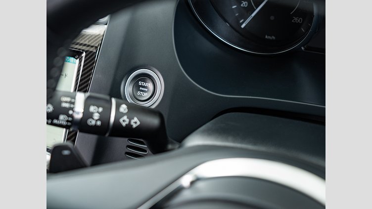 2019 認定中古車 Jaguar E-Pace ユーロンホワイト D180 オートマチック全輪駆動 R-DYNAMIC