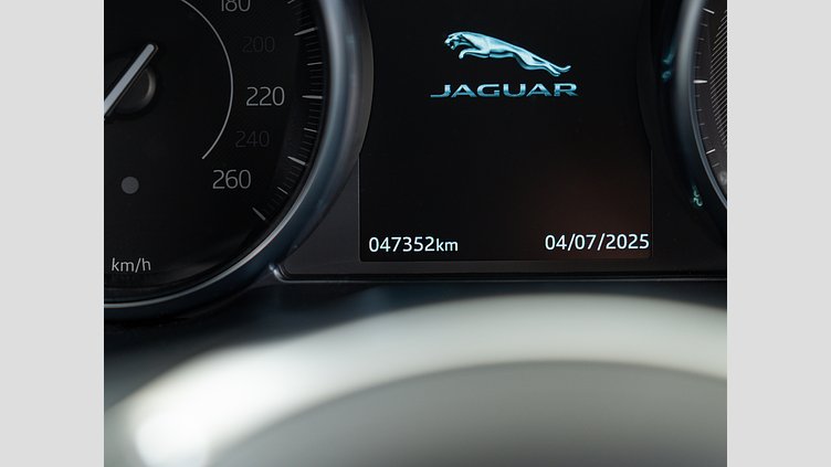 2019 認定中古車 Jaguar E-Pace ユーロンホワイト D180 オートマチック全輪駆動 R-DYNAMIC