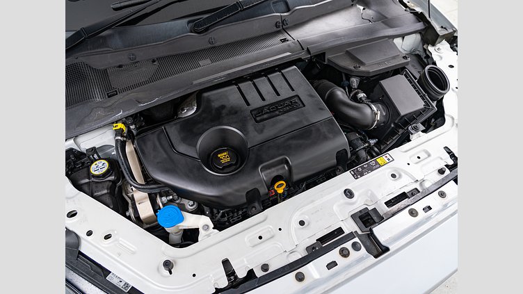 2019 認定中古車 Jaguar E-Pace ユーロンホワイト D180 オートマチック全輪駆動 R-DYNAMIC