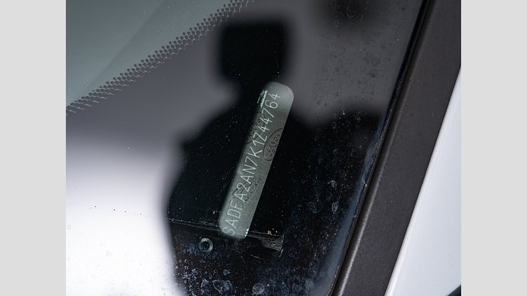 2019 認定中古車 Jaguar E-Pace ユーロンホワイト D180 オートマチック全輪駆動 R-DYNAMIC