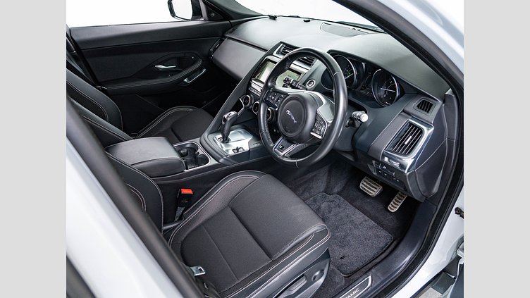 2019 認定中古車 Jaguar E-Pace ユーロンホワイト D180 オートマチック全輪駆動 R-DYNAMIC