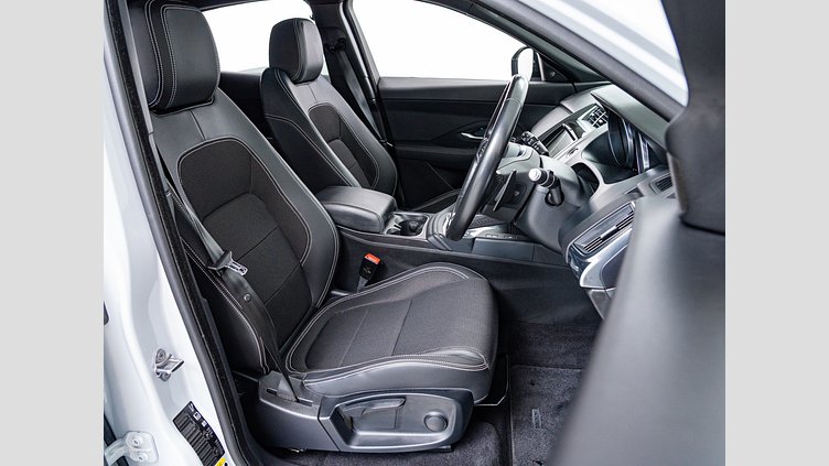 2019 認定中古車 Jaguar E-Pace ユーロンホワイト D180 オートマチック全輪駆動 R-DYNAMIC