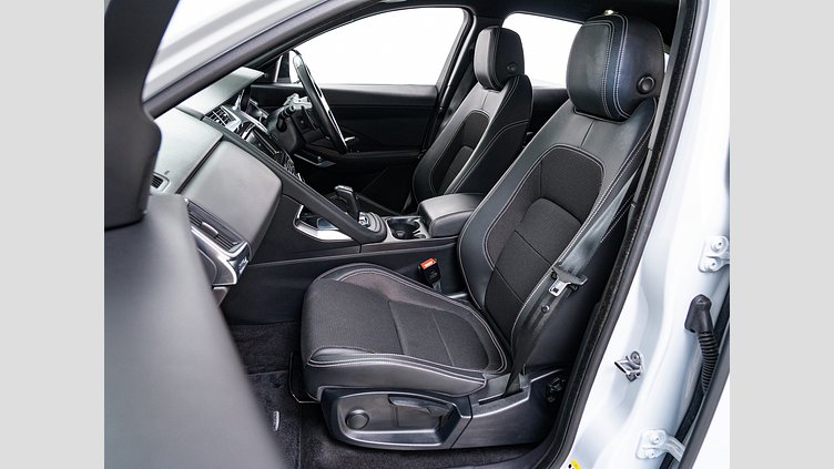 2019 認定中古車 Jaguar E-Pace ユーロンホワイト D180 オートマチック全輪駆動 R-DYNAMIC