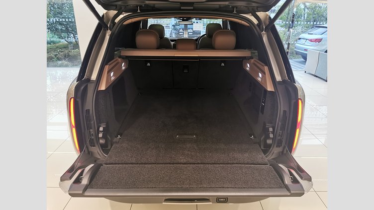 2023 認定中古車 Land Rover Range Rover バトゥミゴールド P440 AWD PHEV（AT） スタンダードホイールベース SE