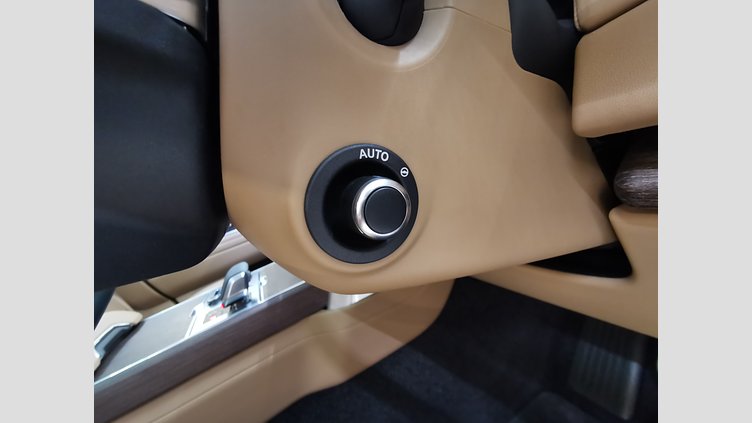 2023 認定中古車 Land Rover Range Rover バトゥミゴールド P440 AWD PHEV（AT） スタンダードホイールベース SE