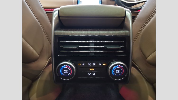 2023 認定中古車 Land Rover Range Rover バトゥミゴールド P440 AWD PHEV（AT） スタンダードホイールベース SE