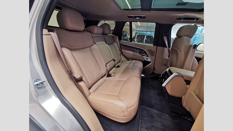 2023 認定中古車 Land Rover Range Rover バトゥミゴールド P440 AWD PHEV（AT） スタンダードホイールベース SE