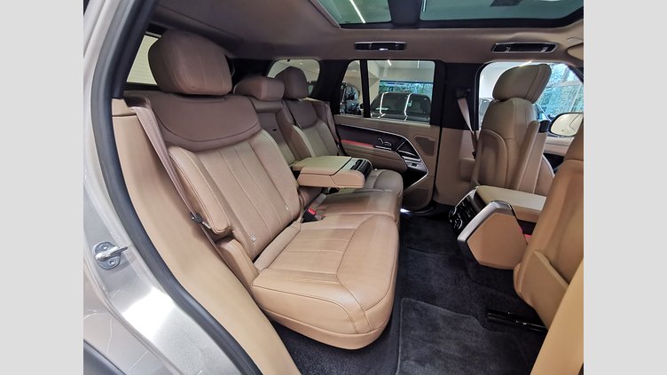 2023 認定中古車 Land Rover Range Rover バトゥミゴールド P440 AWD PHEV（AT） スタンダードホイールベース SE