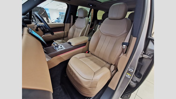 2023 認定中古車 Land Rover Range Rover バトゥミゴールド P440 AWD PHEV（AT） スタンダードホイールベース SE