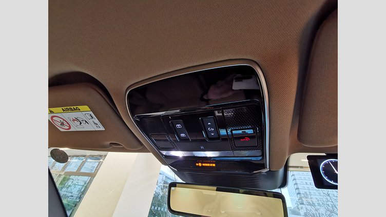2023 認定中古車 Land Rover Range Rover バトゥミゴールド P440 AWD PHEV（AT） スタンダードホイールベース SE