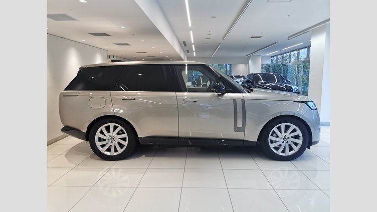 2023 認定中古車 Land Rover Range Rover バトゥミゴールド P440 AWD PHEV（AT） スタンダードホイールベース SE
