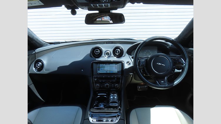 2017 認定中古車 Jaguar XJ Farallon Pearl Black 508PS XJR