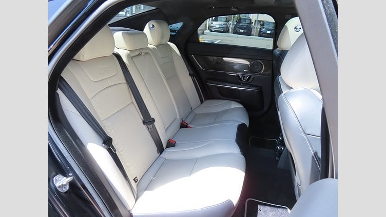 2017 認定中古車 Jaguar XJ Farallon Pearl Black 508PS XJR