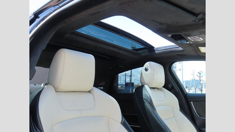 2017 認定中古車 Jaguar XJ Farallon Pearl Black 508PS XJR