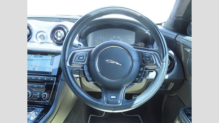 2017 認定中古車 Jaguar XJ Farallon Pearl Black 508PS XJR