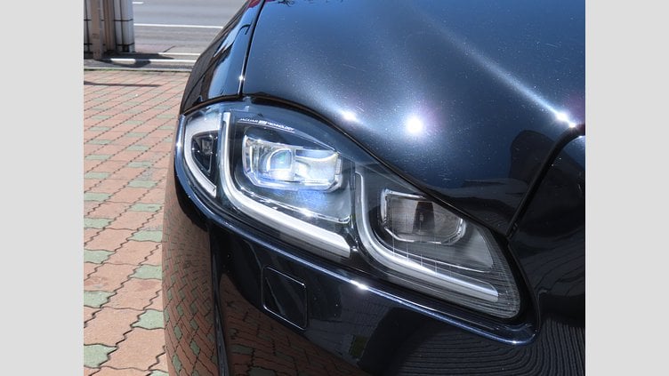 2017 認定中古車 Jaguar XJ Farallon Pearl Black 508PS XJR
