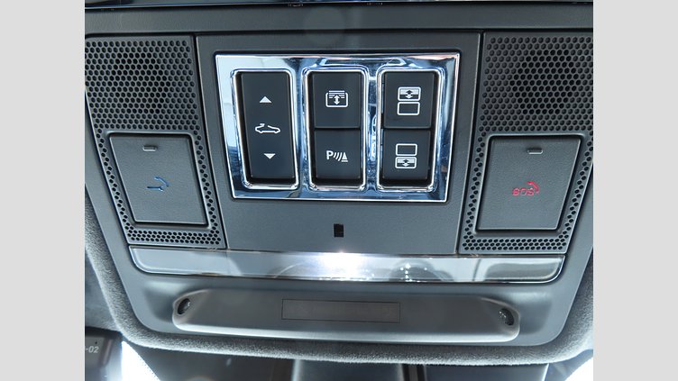 2017 認定中古車 Jaguar XJ Farallon Pearl Black 508PS XJR