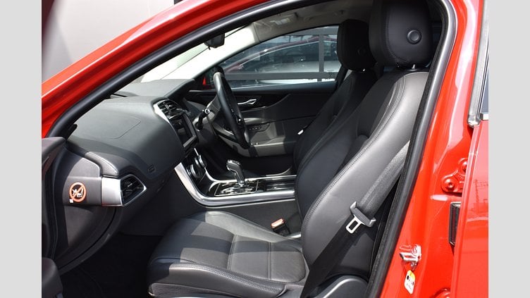 2020 認定中古車 Jaguar XE カルデラレッド D180 RWD AUTOMATIC 4 door Saloon S