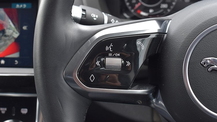 2020 認定中古車 Jaguar XE カルデラレッド D180 RWD AUTOMATIC 4 door Saloon S