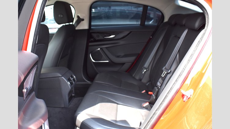 2020 認定中古車 Jaguar XE カルデラレッド D180 RWD AUTOMATIC 4 door Saloon S