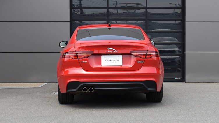 2020 認定中古車 Jaguar XE カルデラレッド D180 RWD AUTOMATIC 4 door Saloon S