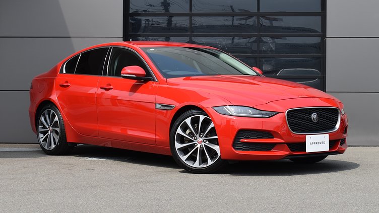2020 認定中古車 Jaguar XE カルデラレッド D180 RWD AUTOMATIC 4 door Saloon S