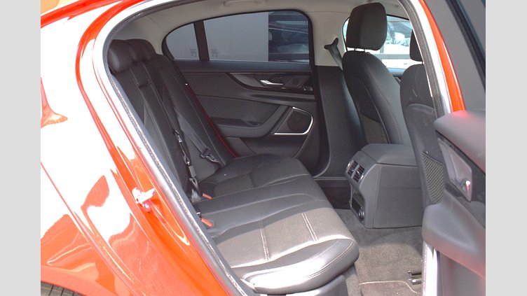 2020 認定中古車 Jaguar XE カルデラレッド D180 RWD AUTOMATIC 4 door Saloon S
