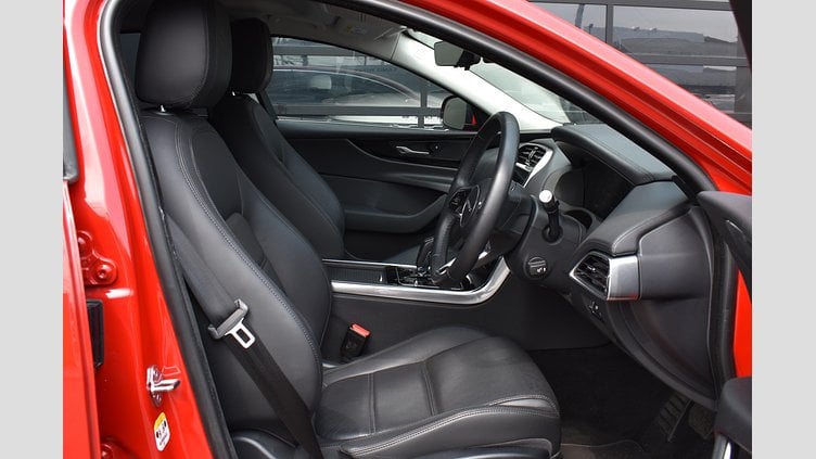 2020 認定中古車 Jaguar XE カルデラレッド D180 RWD AUTOMATIC 4 door Saloon S