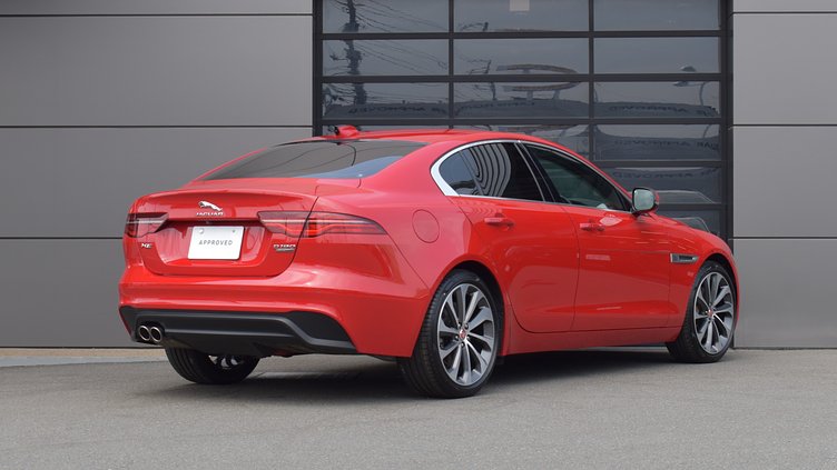 2020 認定中古車 Jaguar XE カルデラレッド D180 RWD AUTOMATIC 4 door Saloon S