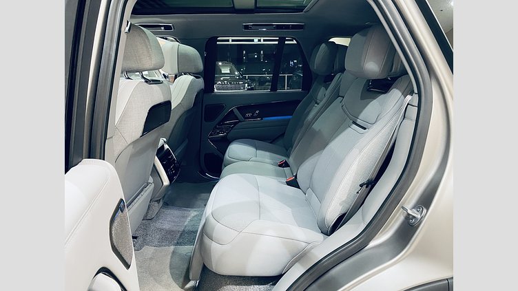 2023 認定中古車 Land Rover Range Rover フラックスシルバー - サテンフィニッシュ P530 AWD（AT） スタンダードホイールベース SV