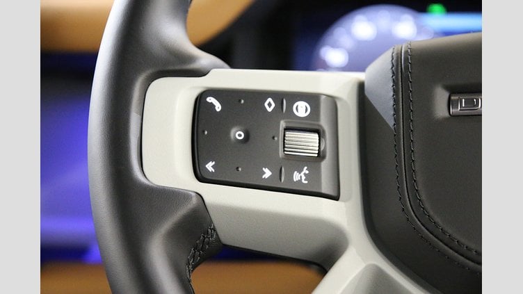 2024 認定中古車 Land Rover Defender 90 アイガーグレイ D300 AWD（AT） X-DYNAMIC HSE