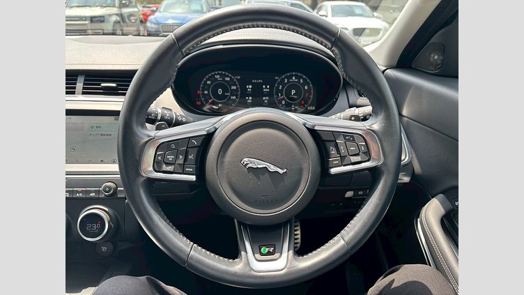2019 認定中古車 Jaguar E-Pace フィレンツェレッド P250 オートマチック全輪駆動 R-DYNAMIC S