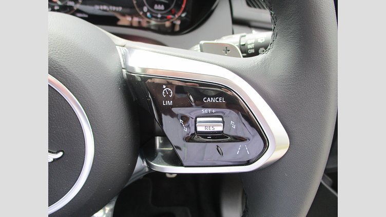 2024 認定中古車 Jaguar E-Pace ポルトフィーノブルー D200 AWD（オートマチック）MHEV R-DYNAMIC SE
