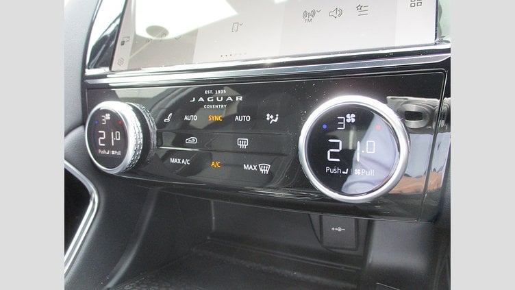 2024 認定中古車 Jaguar E-Pace ポルトフィーノブルー D200 AWD（オートマチック）MHEV R-DYNAMIC SE