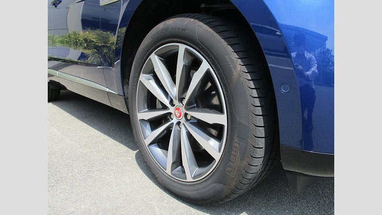 2021 認定中古車 Jaguar F-Pace ブルーファイアブルー P250 AWD（オートマチック） S