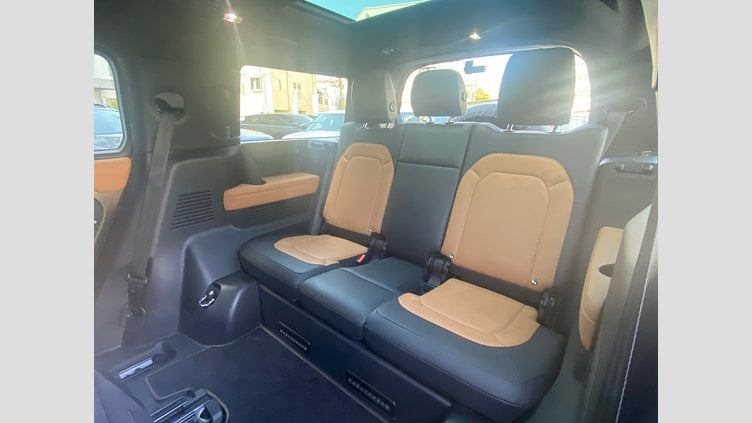 2023 認定中古車 Land Rover Defender 130 ゴンドワナストーン D300 AWD AUTOMATIC MHEV X-DYNAMIC HSE