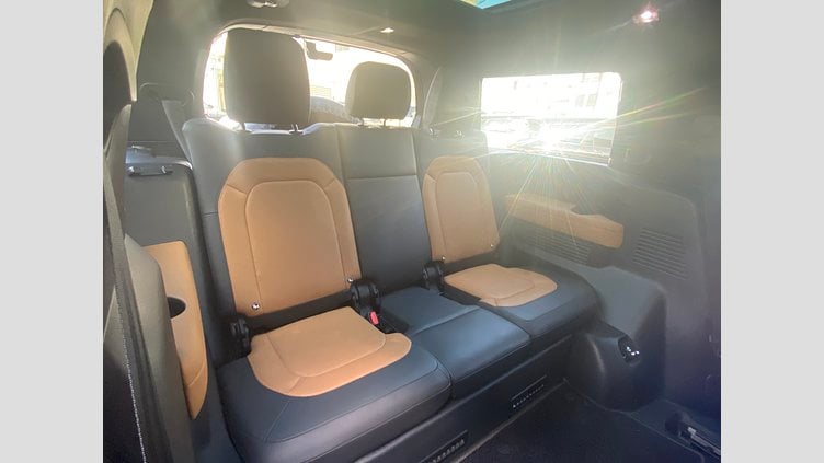 2023 認定中古車 Land Rover Defender 130 ゴンドワナストーン D300 AWD AUTOMATIC MHEV X-DYNAMIC HSE