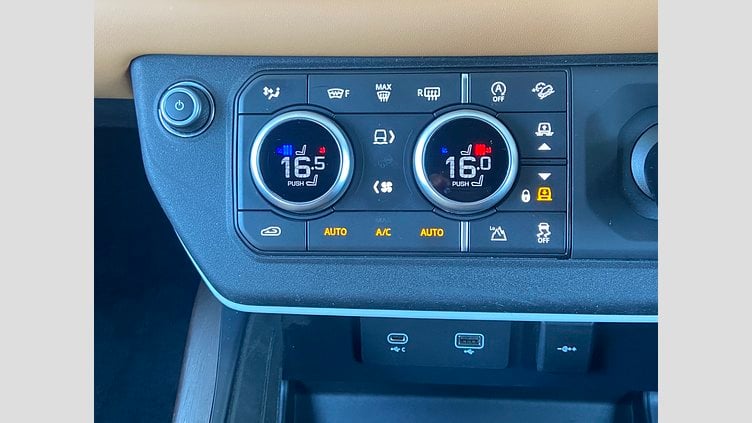 2023 認定中古車 Land Rover Defender 130 ゴンドワナストーン D300 AWD AUTOMATIC MHEV X-DYNAMIC HSE