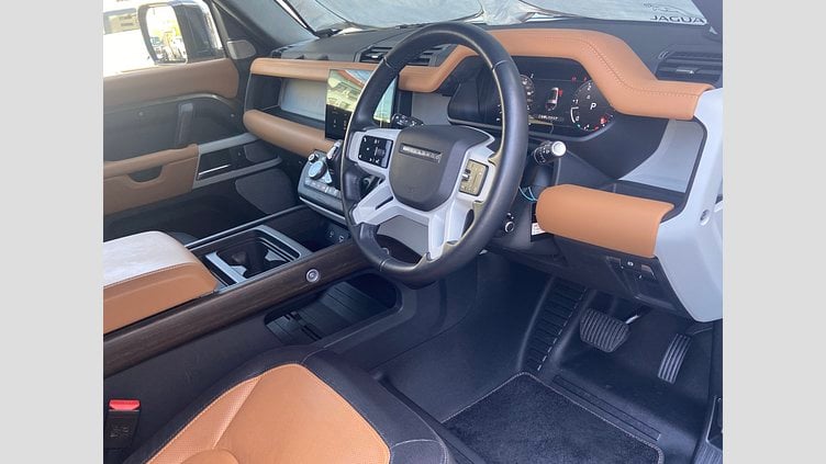 2023 認定中古車 Land Rover Defender 130 ゴンドワナストーン D300 AWD AUTOMATIC MHEV X-DYNAMIC HSE