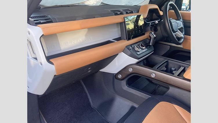 2023 認定中古車 Land Rover Defender 130 ゴンドワナストーン D300 AWD AUTOMATIC MHEV X-DYNAMIC HSE