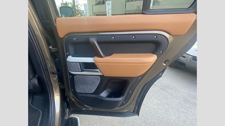 2023 認定中古車 Land Rover Defender 130 ゴンドワナストーン D300 AWD AUTOMATIC MHEV X-DYNAMIC HSE