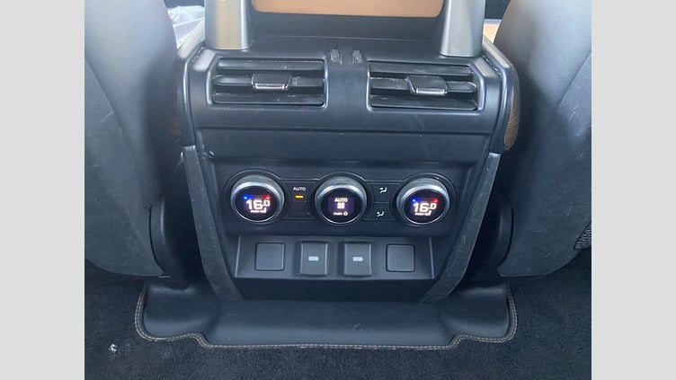 2023 認定中古車 Land Rover Defender 130 ゴンドワナストーン D300 AWD AUTOMATIC MHEV X-DYNAMIC HSE