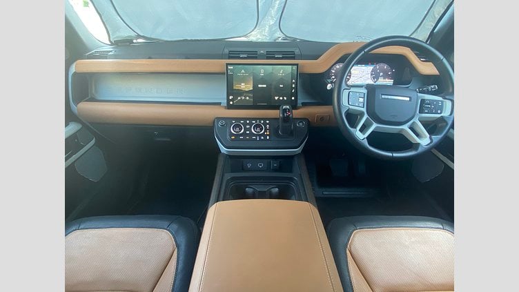 2023 認定中古車 Land Rover Defender 130 ゴンドワナストーン D300 AWD AUTOMATIC MHEV X-DYNAMIC HSE