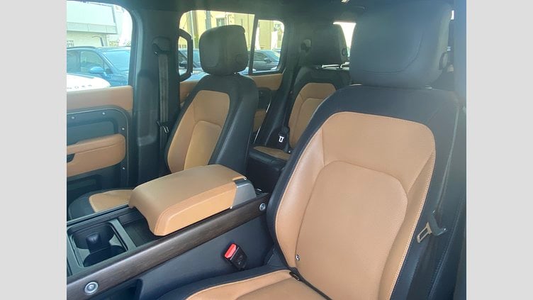 2023 認定中古車 Land Rover Defender 130 ゴンドワナストーン D300 AWD AUTOMATIC MHEV X-DYNAMIC HSE