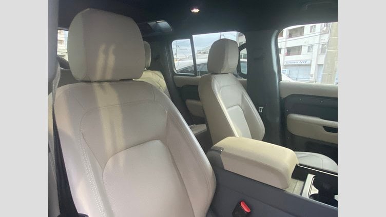 2022 認定中古車 Land Rover Defender 110 サントリーニブラック D300 AWD（AT） S