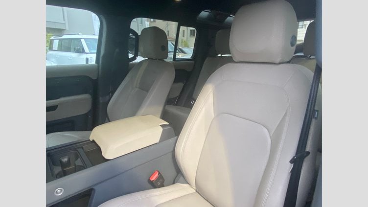 2022 認定中古車 Land Rover Defender 110 サントリーニブラック D300 AWD（AT） S