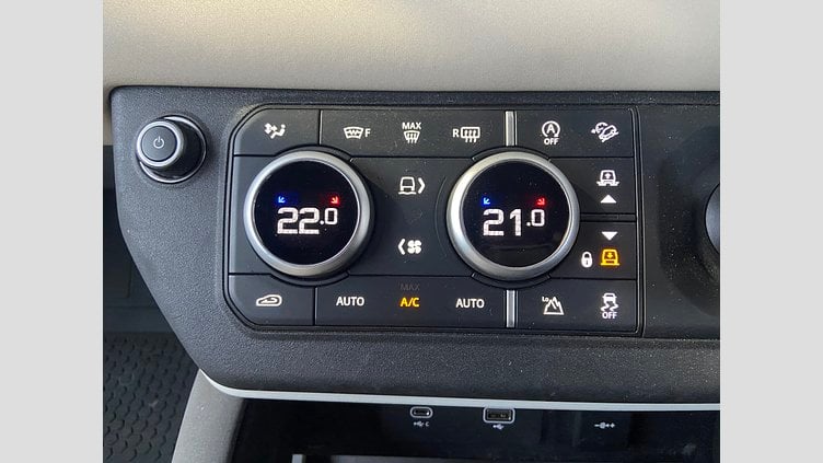 2022 認定中古車 Land Rover Defender 110 サントリーニブラック D300 AWD（AT） S