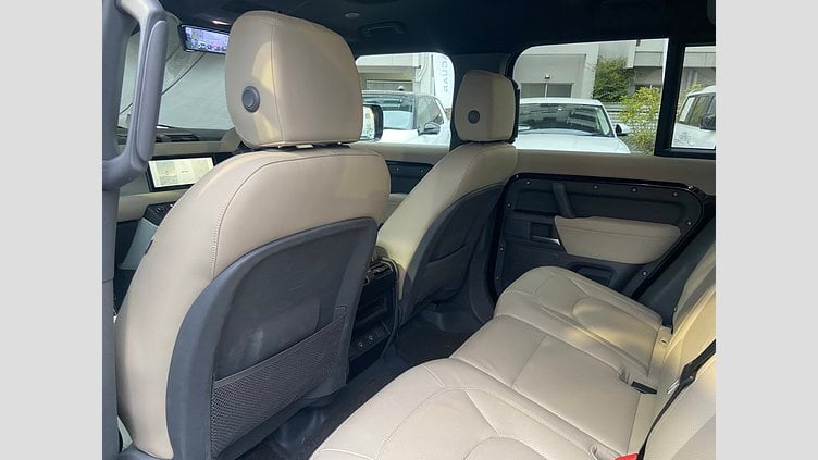 2022 認定中古車 Land Rover Defender 110 サントリーニブラック D300 AWD（AT） S